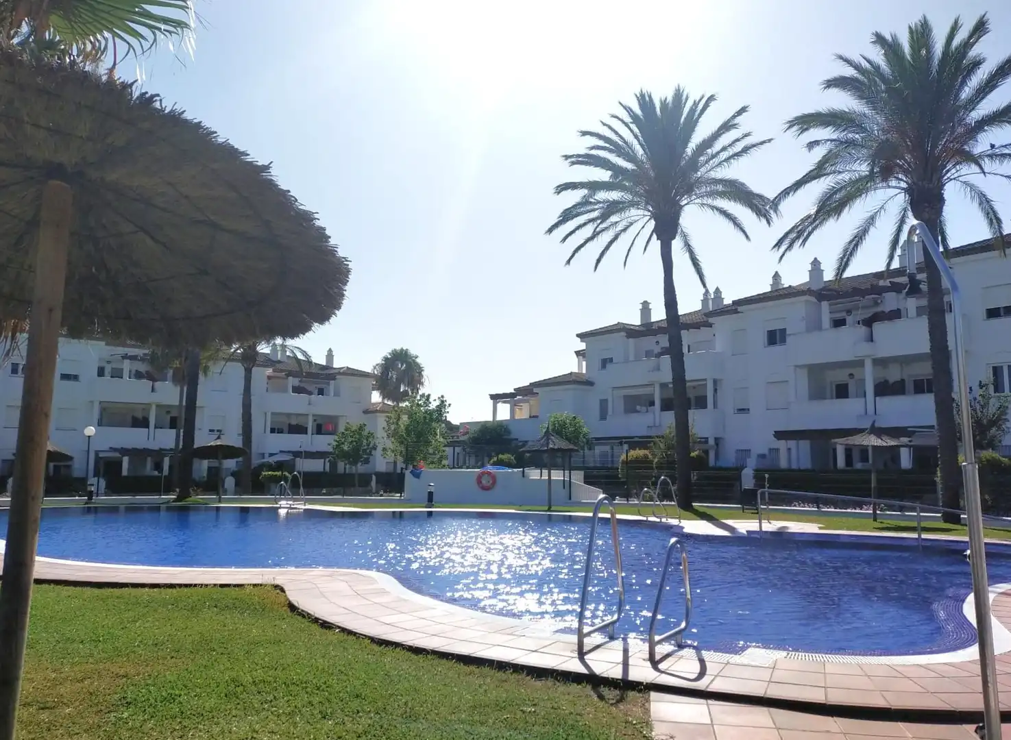 Vista exterior de Apartamento en venta en Chiclana de la Frontera con Jardín privado, Terraza y Amueblado