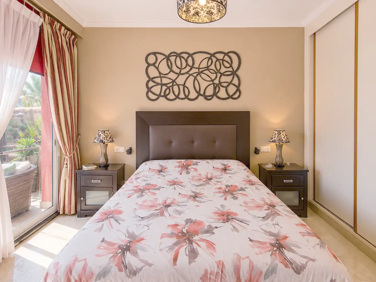 Dormitori de Apartament en venda en Estepona amb Aire condicionat, Terrassa i Piscina