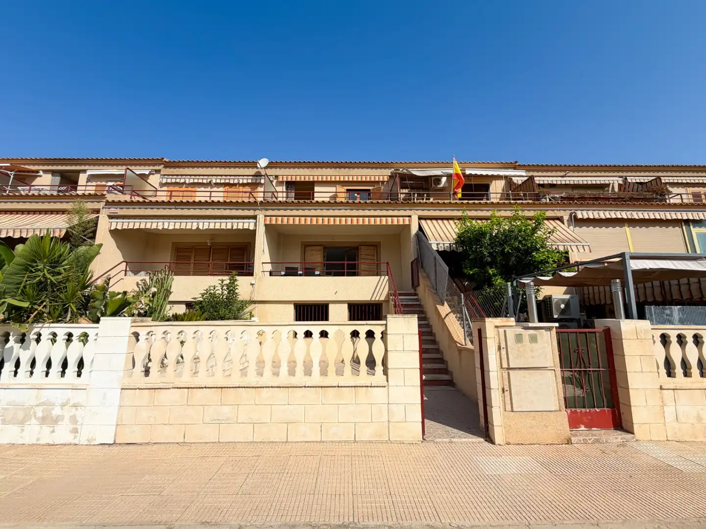 Vista exterior de Casa o chalet de alquiler en Sant Joan d'Alacant con Terraza y Piscina