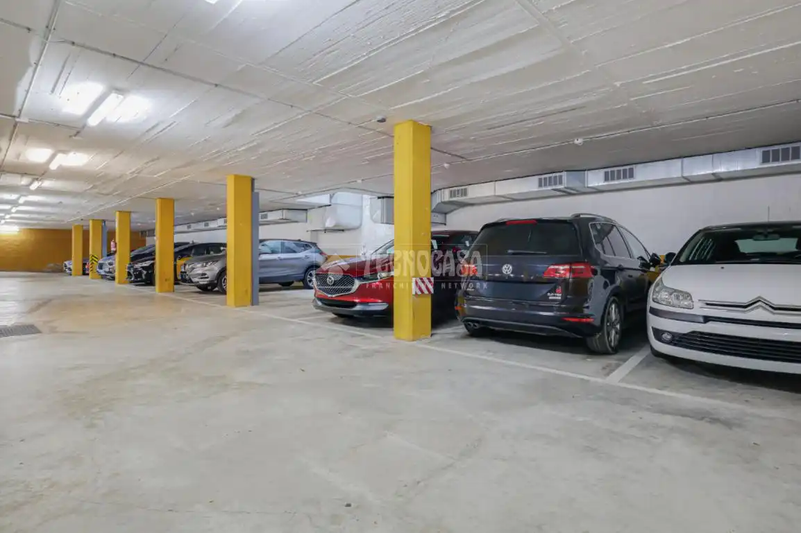 Parking de Piso en venta en L'Hospitalet de Llobregat con Aire acondicionado, Calefacción y Balcón