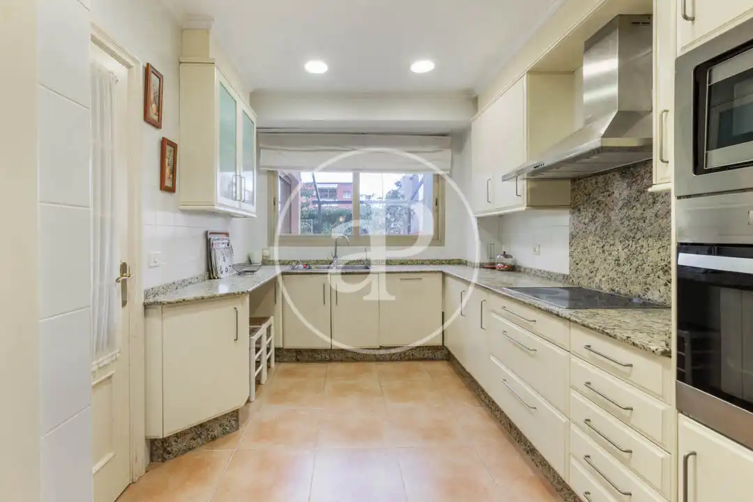 Cuina de Casa adosada en venda en Godella amb Aire condicionat, Calefacció i Jardí privat