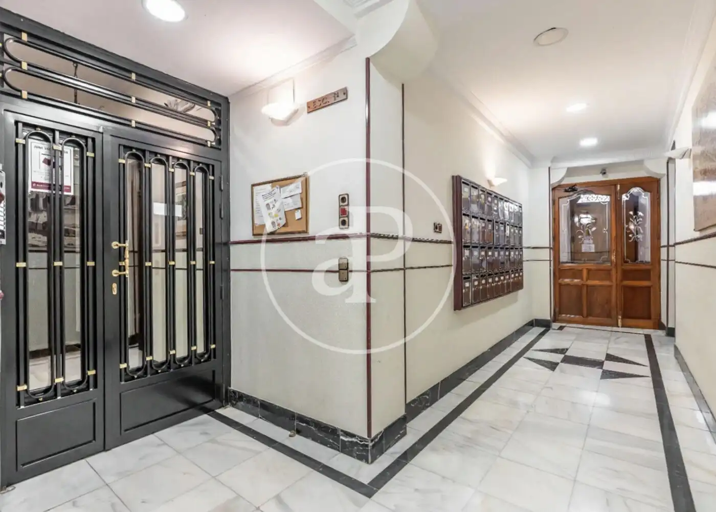 Flat for sale in Madrid  with Air Conditioner, Heating and Balcony