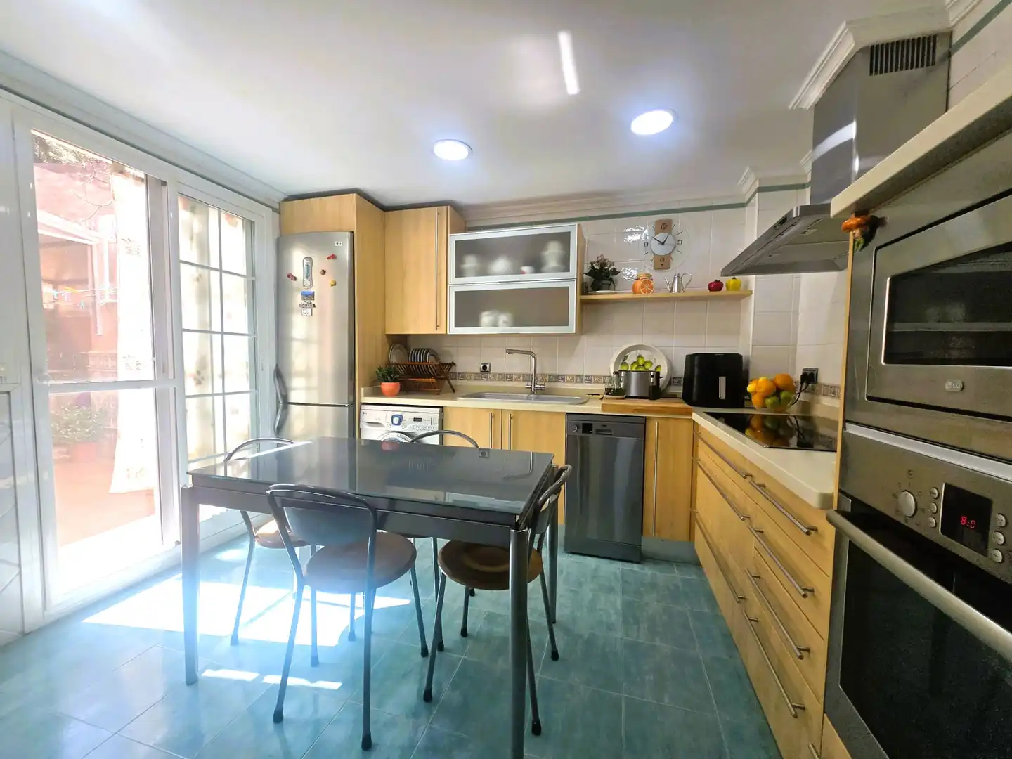 Kitchen of Flat for sale in Rincón de la Victoria  with Air Conditioner, Terrace and Storage room