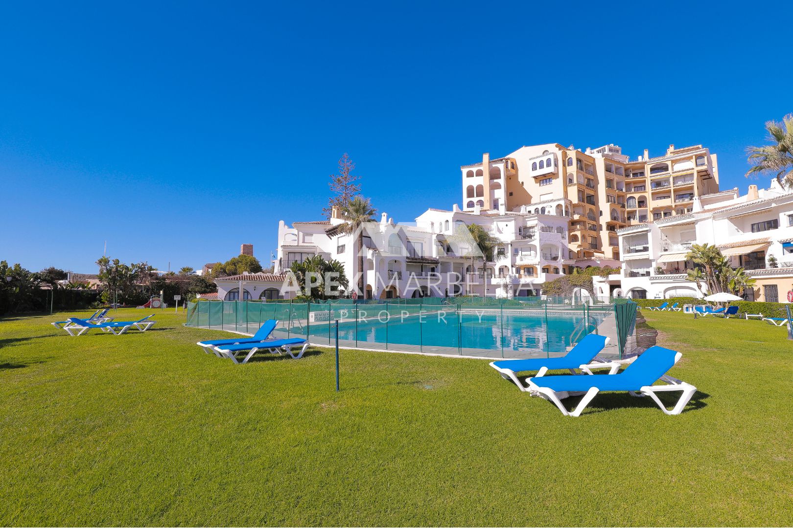 Exterior view of Flat for sale in Marbella  with Air Conditioner, Terrace and Furnished