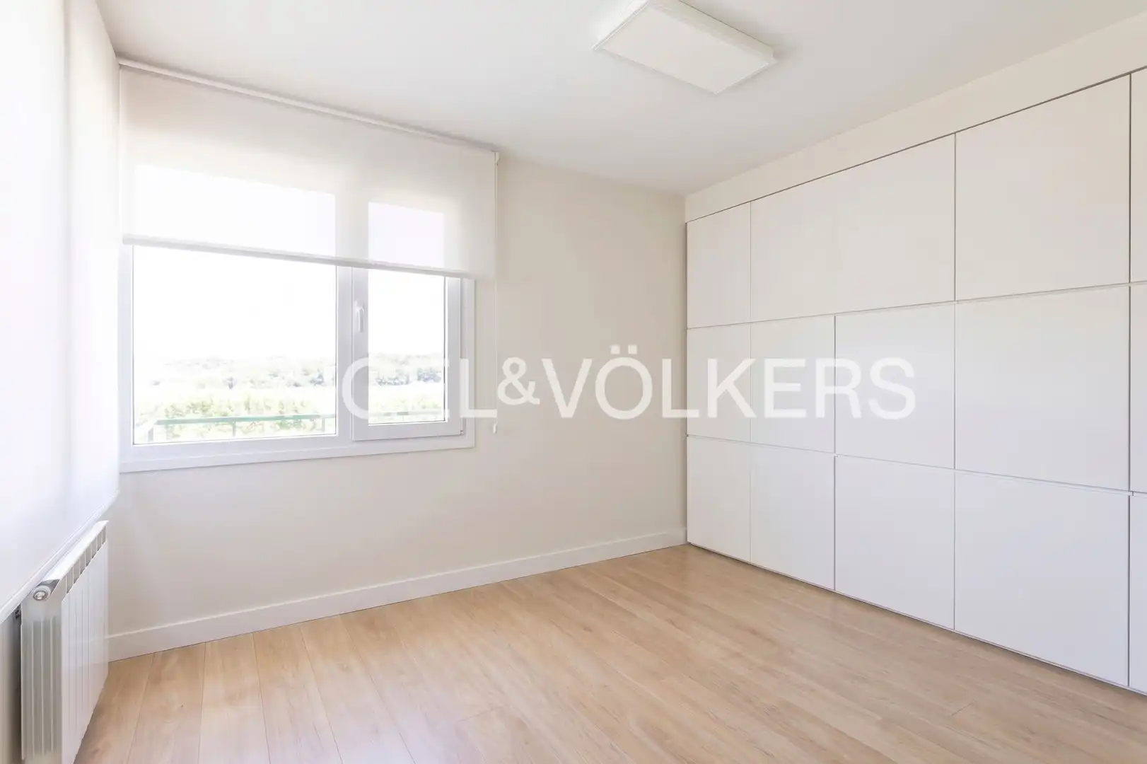 Bedroom of Houses for sale in La Moraleja  with Air Conditioner, Heating and Private garden