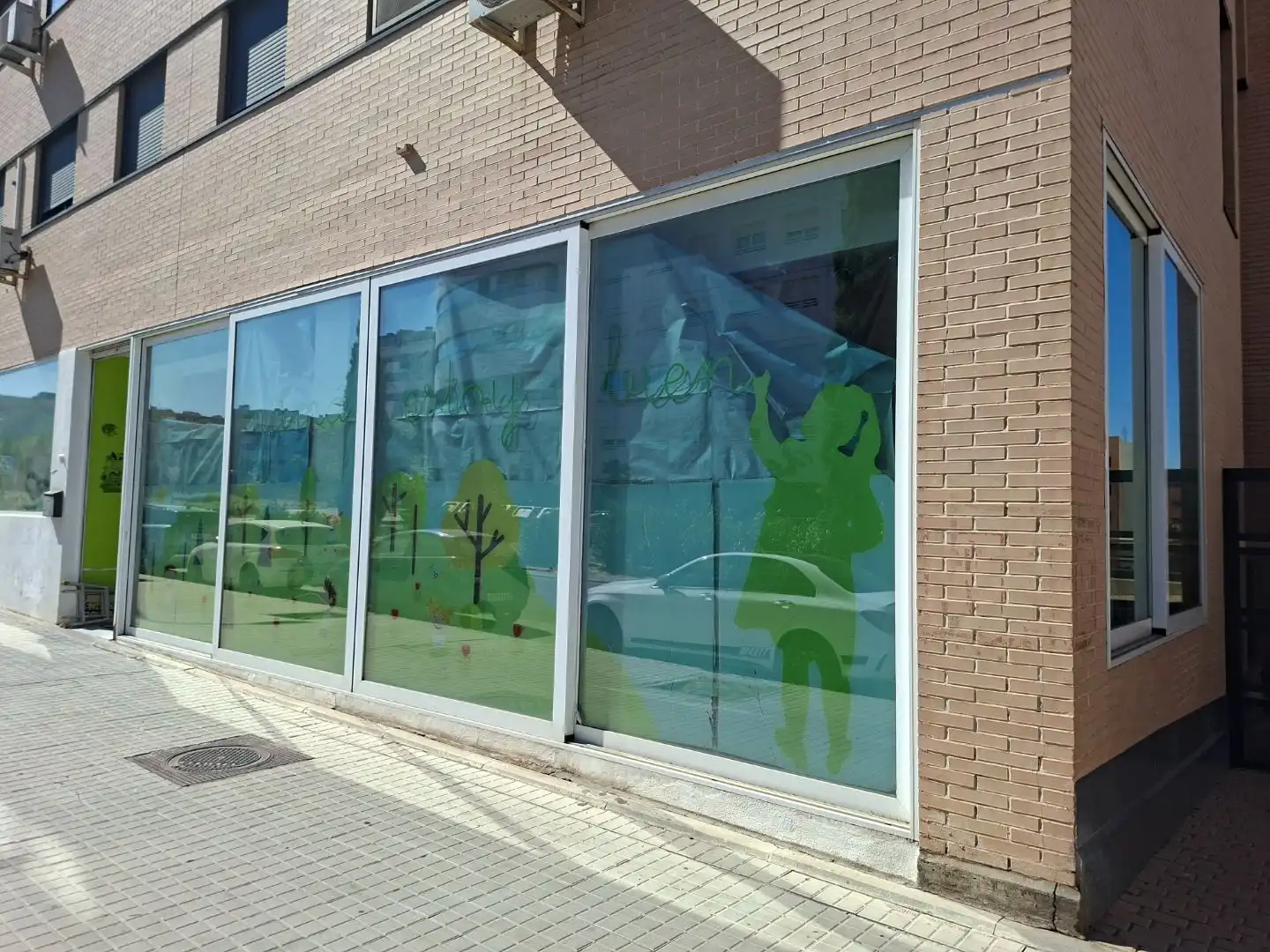 Außenansicht von Geschaftsraum zum Verkauf in Valdemoro mit Klimaanlage, Heizung und Möbliert