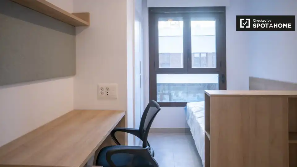 Bedroom of Flat for rent in Valencia  with Air Conditioner, Heating and Furnished