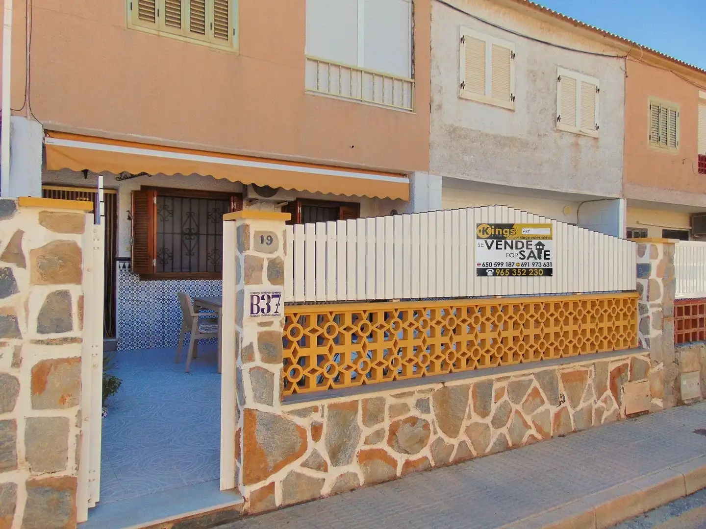 Vista exterior de Planta baixa en venda en San Pedro del Pinatar amb Aire condicionat, Calefacció i Jardí privat