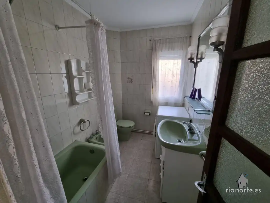 Baño de Piso en venta en Avilés con Calefacción