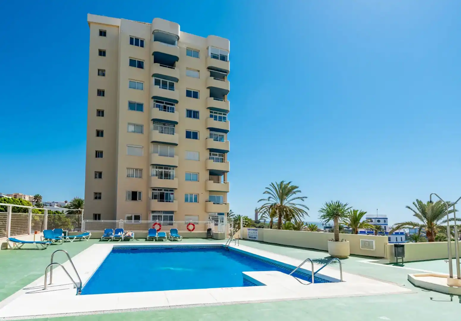 Swimming pool of Flat for sale in Estepona  with Terrace, Furnished and Oven