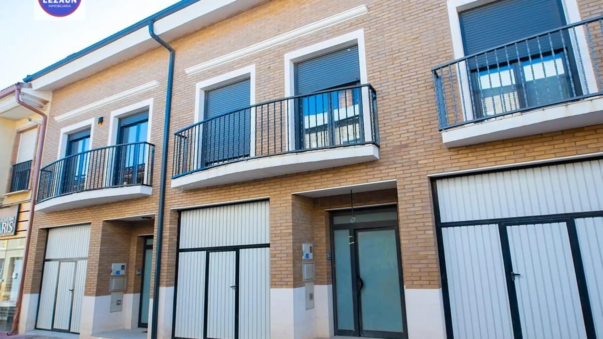 Vista exterior de Casa adosada en venta en Milagro con Calefacción, Terraza y Balcón