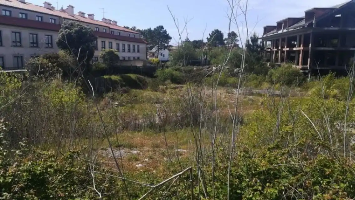 Edificio en venta en A Capela 
