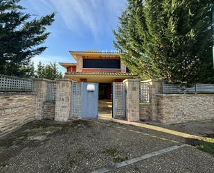 Vista exterior de Casa o xalet en venda en Carrascal de Barregas amb Calefacció