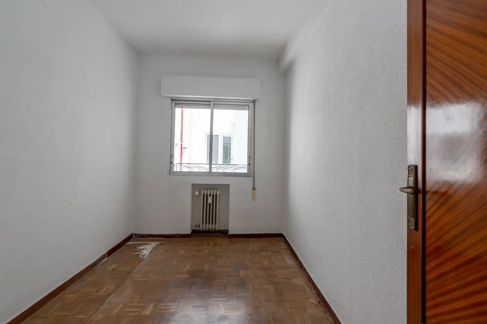 Schlafzimmer von Dachboden zum Verkauf in Madrid mit Klimaanlage, Heizung und Parkett