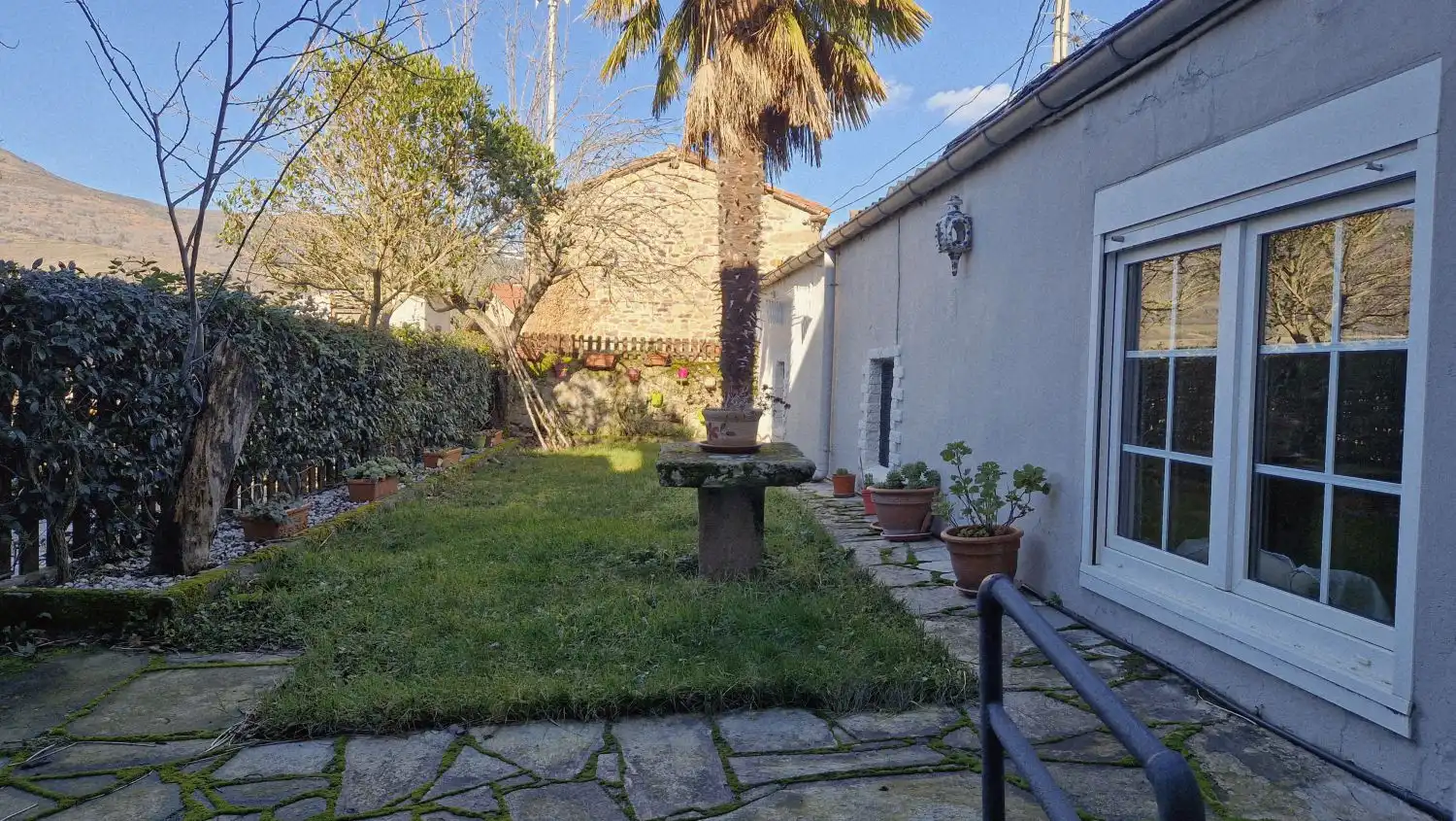 Jardí de Casa o xalet en venda en Molledo amb Calefacció, Terrassa i Traster