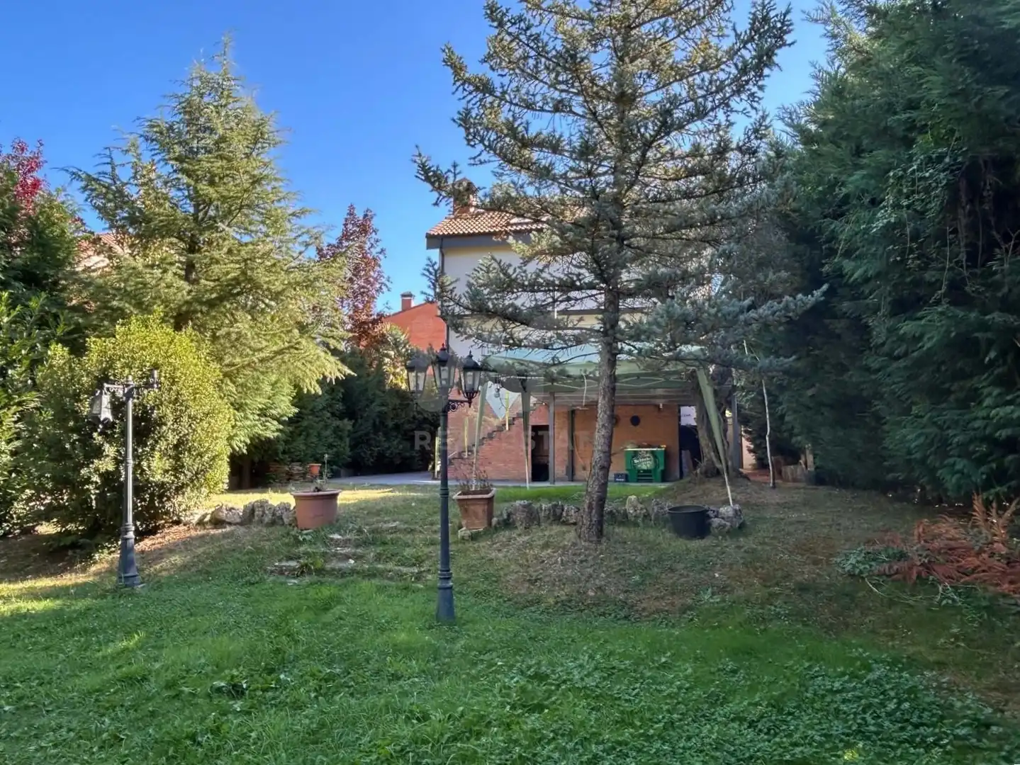 Jardí de Casa o xalet en venda en Sariegos amb Calefacció, Terrassa i Piscina