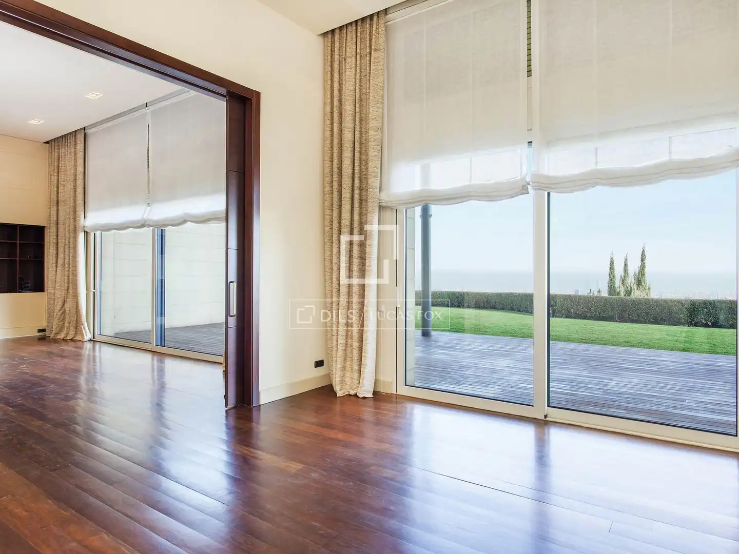 Living room of Houses for sale in Barcelona