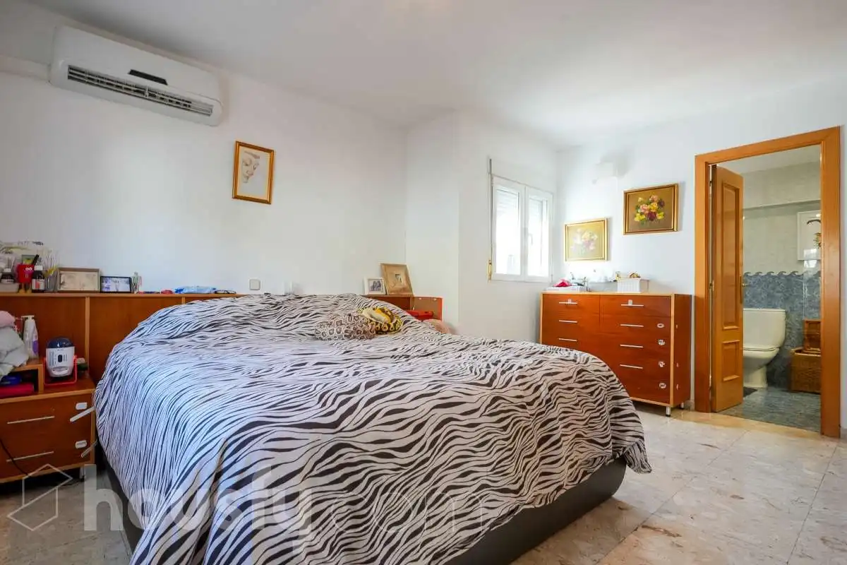 Dormitori de Casa o xalet en venda en Pozuelo de Alarcón amb Aire condicionat, Calefacció i Jardí privat