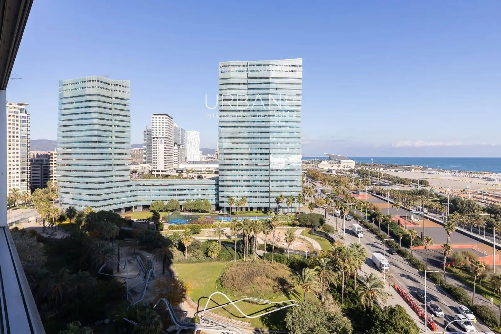 Vista exterior de Ático de alquiler en Barcelona con Aire acondicionado, Calefacción y Amueblado
