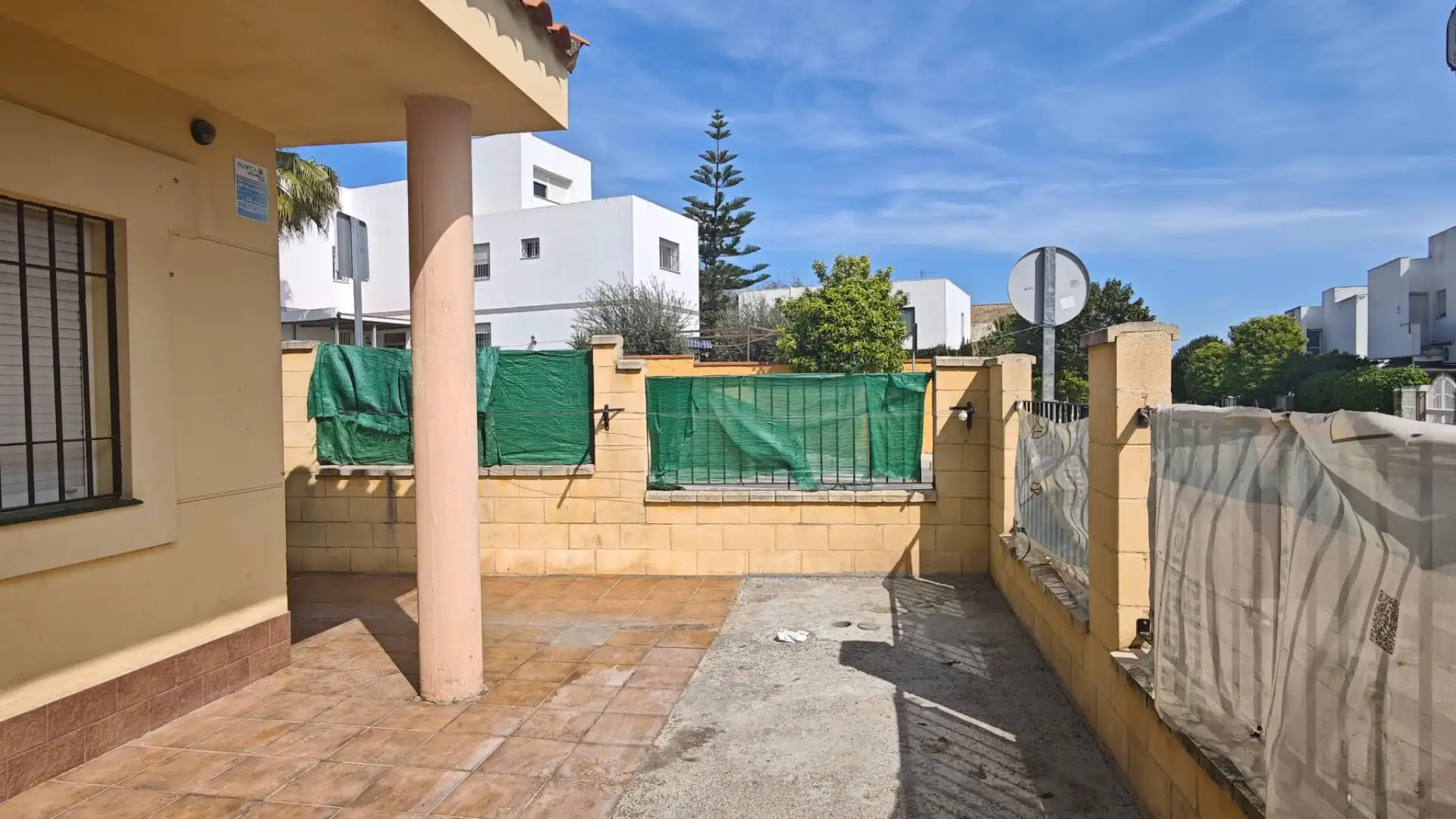 Exterior view of Single-family semi-detached for sale in Bollullos de la Mitación  with Storage room