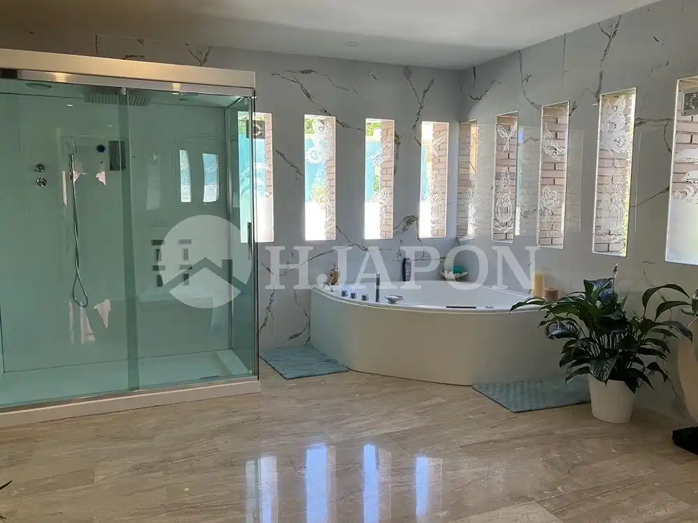Bany de Casa o xalet en venda en Badalona amb Calefacció, Jardí privat i Traster