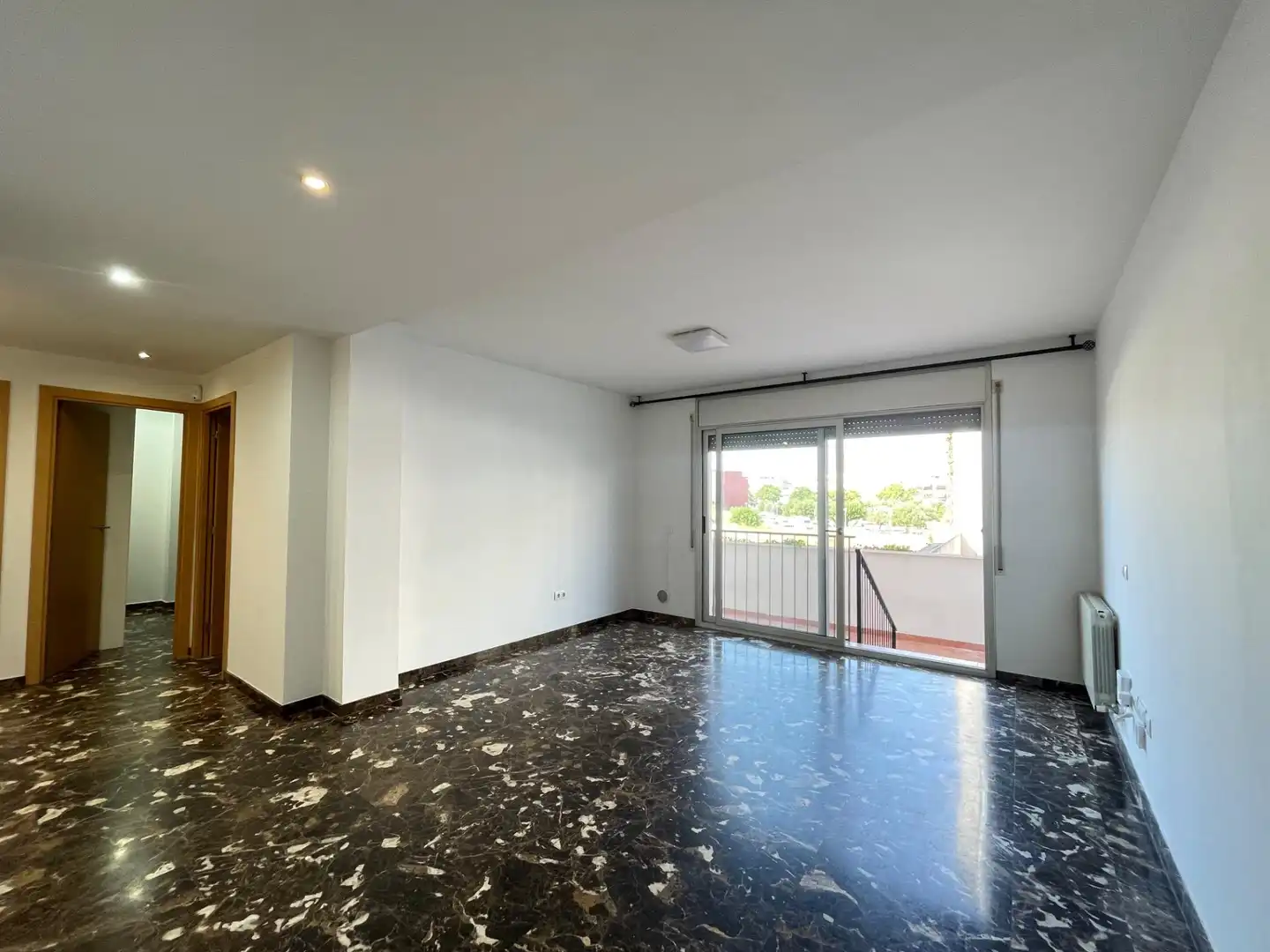 Außenansicht von Erdgeschoss zum Verkauf in El Vendrell mit Terrasse