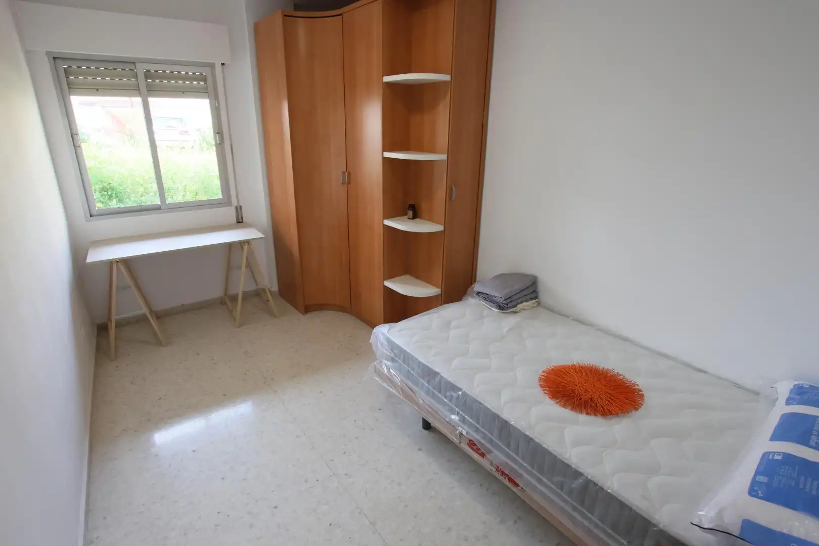 Habitación de Piso de alquiler en Badajoz con Terraza y Amueblado