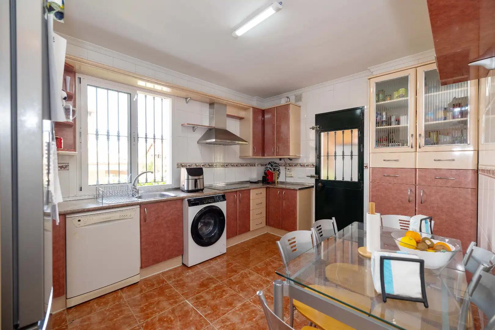 Cuina de Casa o xalet en venda en Alhaurín de la Torre amb Aire condicionat, Calefacció i Jardí privat
