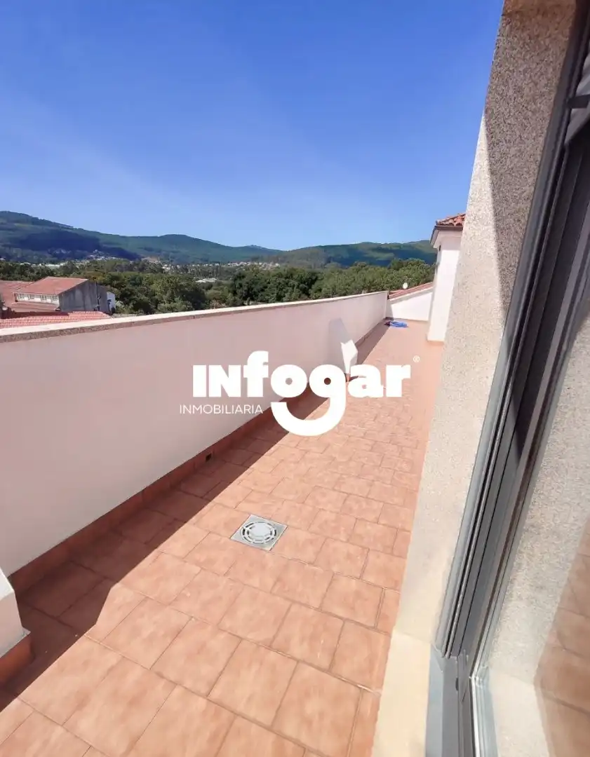 Terraza de Ático de alquiler en O Rosal   con Calefacción, Parquet y Terraza