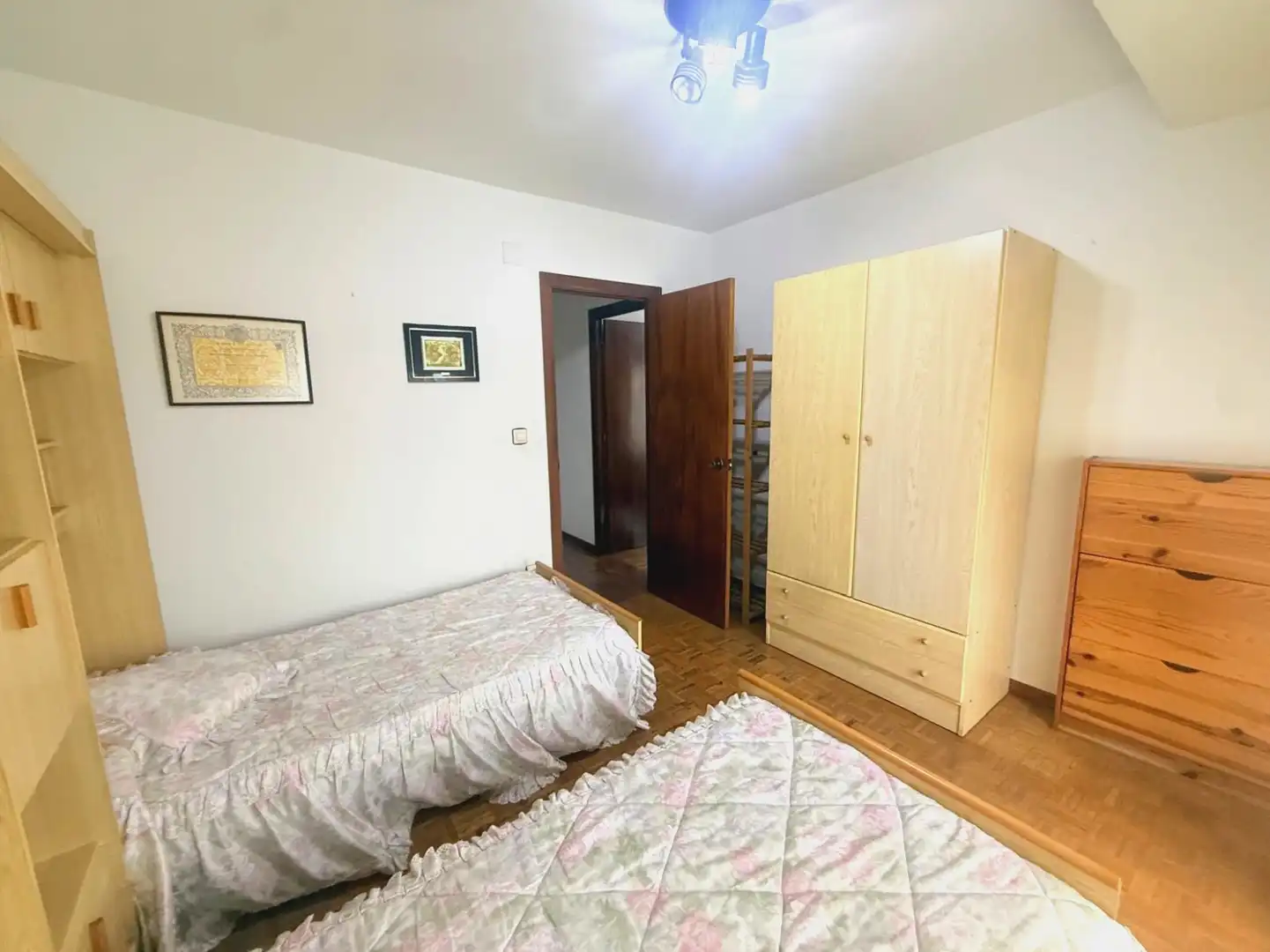 Habitación de Piso en venta en Avilés con Calefacción, Parquet y Terraza