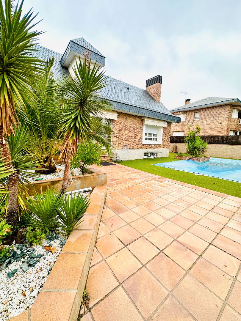 Jardí de Casa o xalet en venda en Griñón amb Aire condicionat, Calefacció i Jardí privat