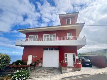Detached house with balcony for sale in Calle los Barros
