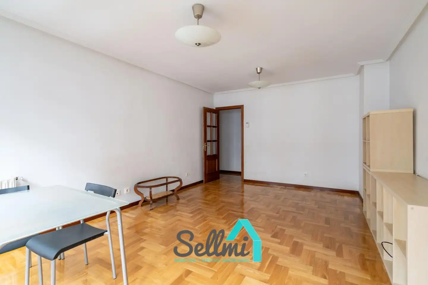 Sala de estar de Piso de alquiler en Oviedo  con Calefacción, Parquet y Trastero