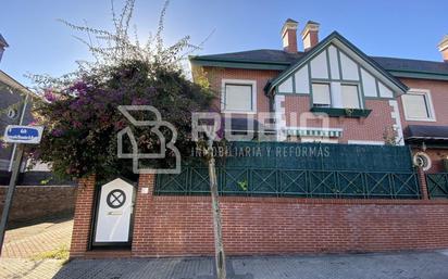 Vista exterior de Casa o xalet en venda en Laredo amb Calefacció i Terrassa