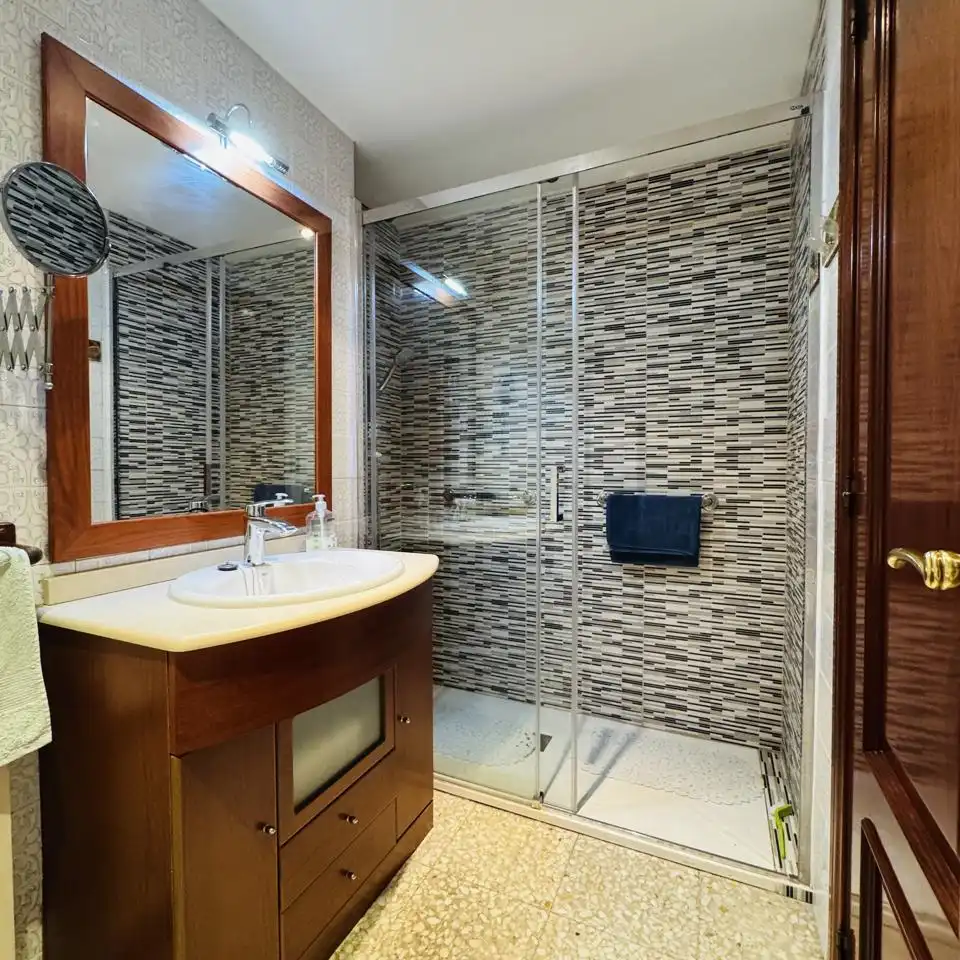 Flat for sale in De Cesáreo Alierta, La Granja