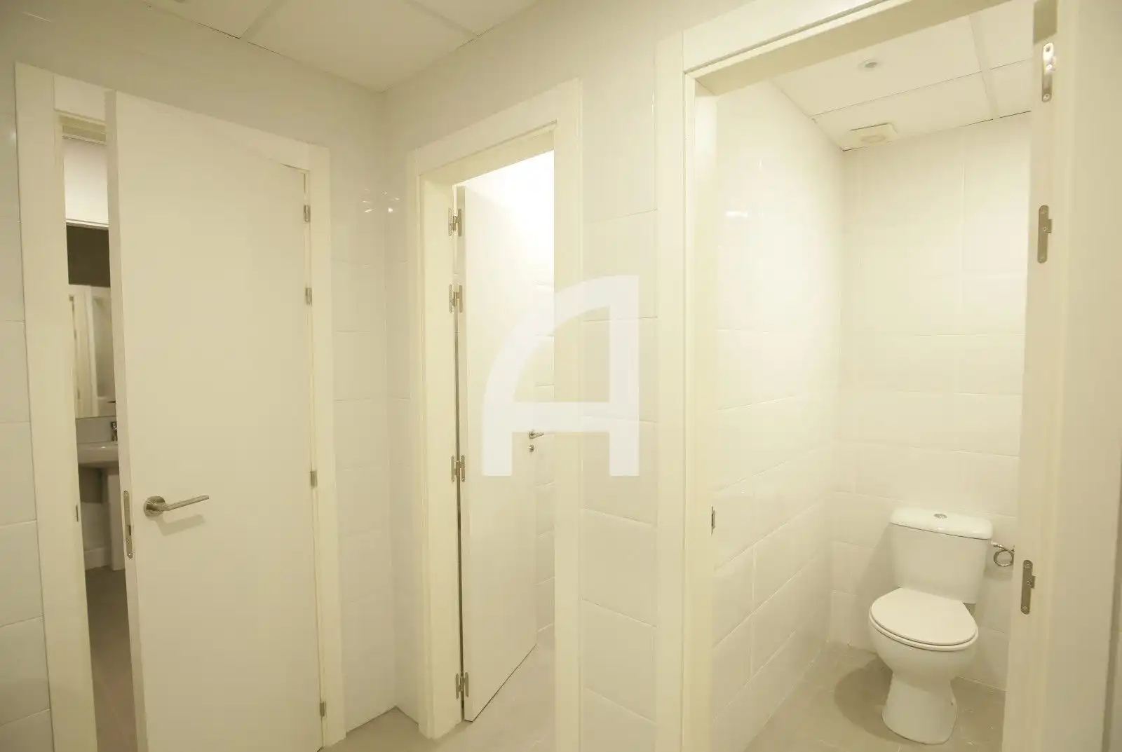 Baño de Nave industrial en venta en Madrid