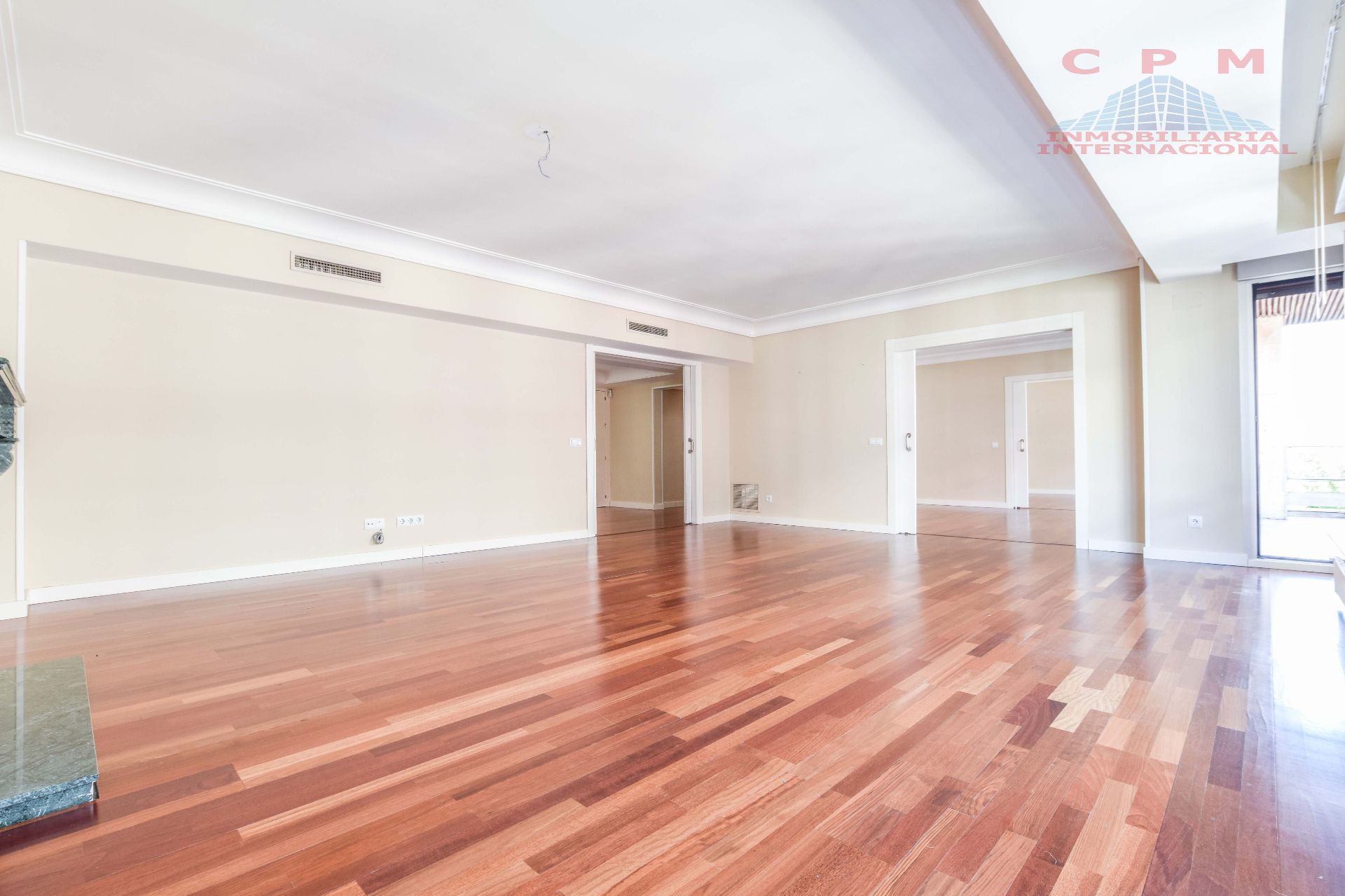 Sala d'estar de Pis en venda en  Madrid Capital amb Aire condicionat, Calefacció i Terrassa