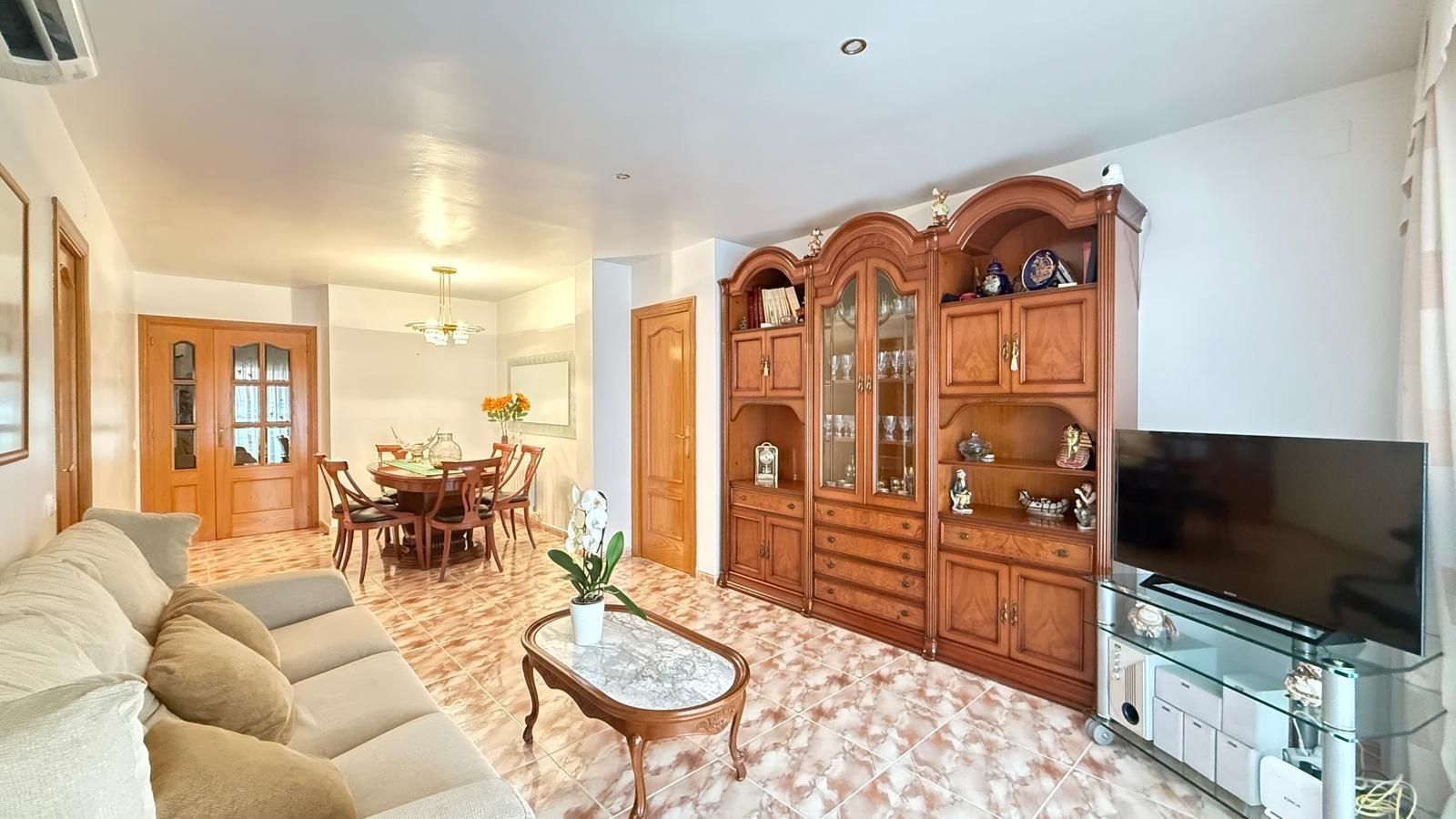 Sala de estar de Piso en venta en Santa Coloma de Gramenet con Aire acondicionado, Terraza y Trastero