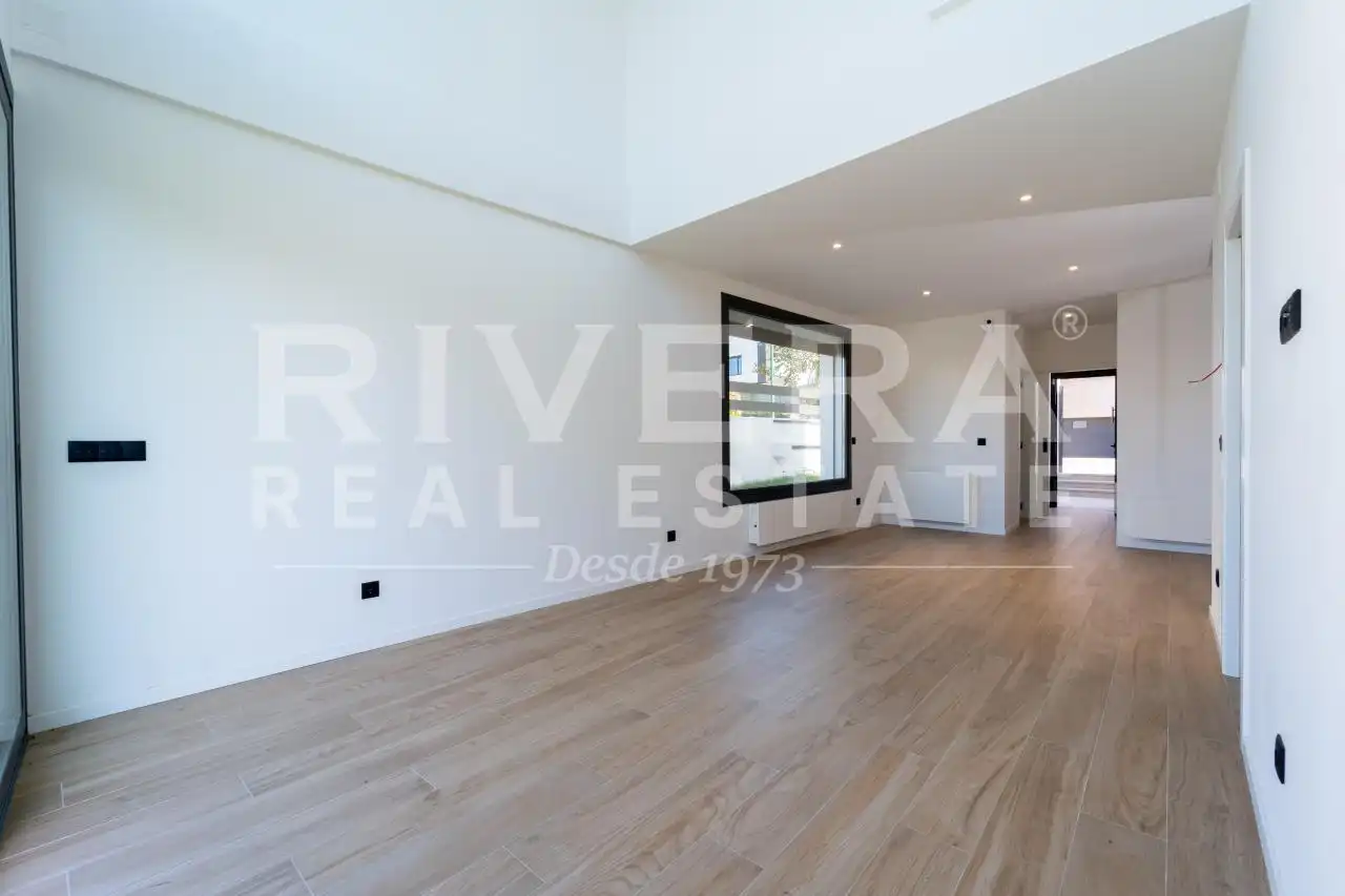 Sala de estar de Casa adosada en venta en Vigo  con Calefacción y Jardín privado