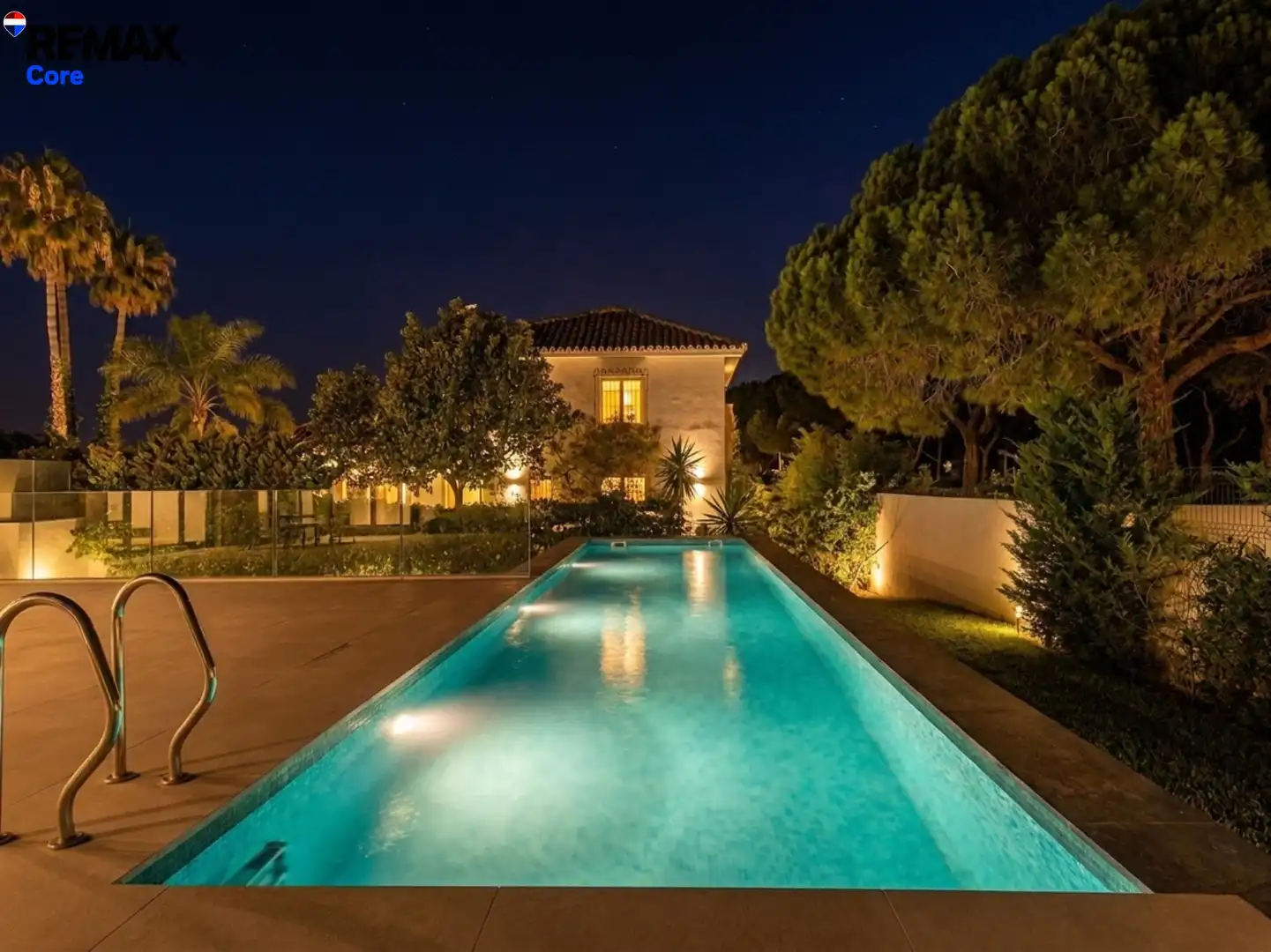 Piscina de Casa o xalet en venda en Marbella amb Aire condicionat, Calefacció i Jardí privat