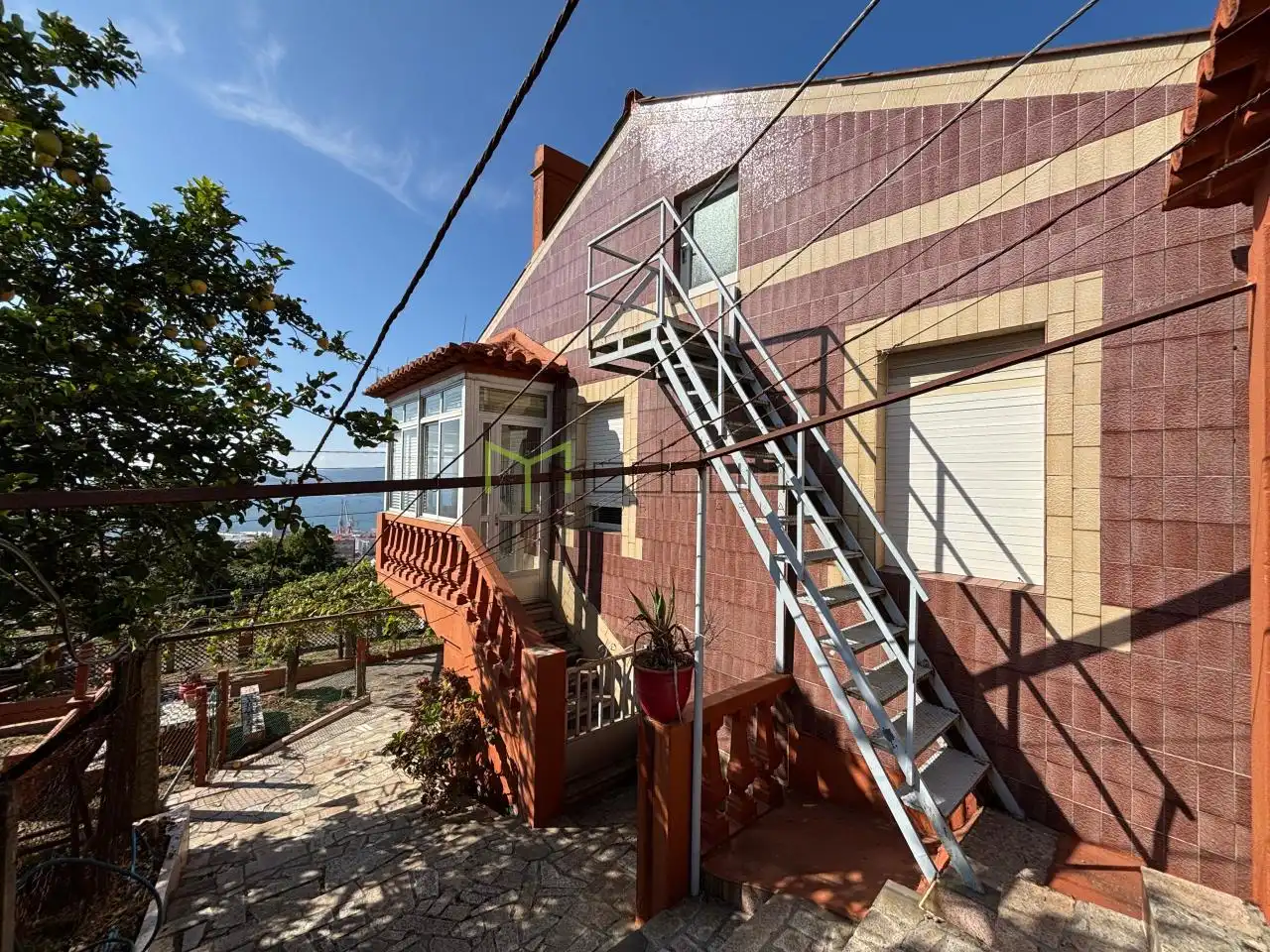 Außenansicht von Haus oder Chalet zum Verkauf in Vigo  mit Heizung, Privatgarten und Terrasse