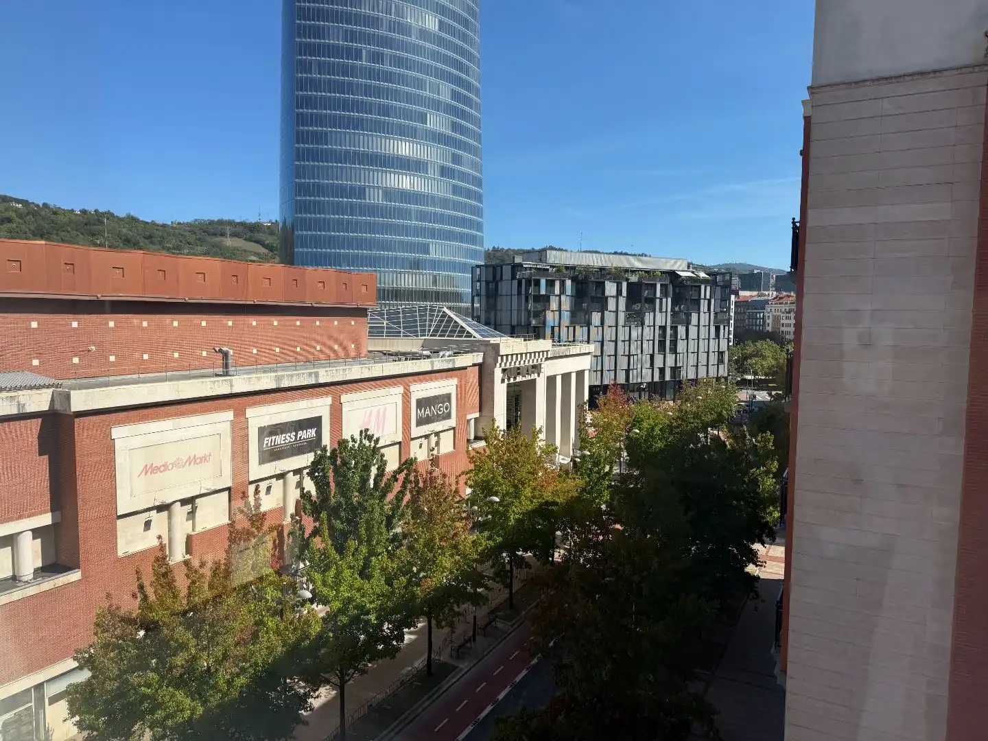 Vista exterior de Pis en venda en Abando - Albia