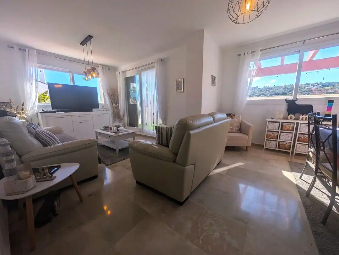 Wohnzimmer von Dachboden zum Verkauf in La Alcaidesa mit Klimaanlage, Heizung und Terrasse