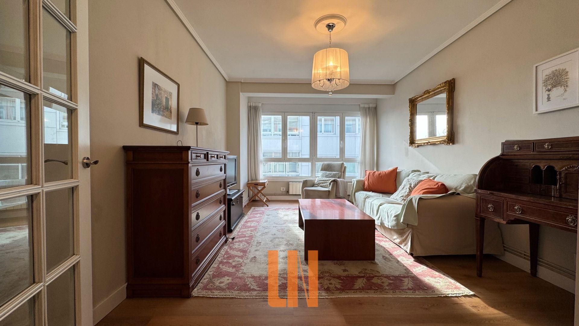 Sala d'estar de Pis de lloguer en A Coruña Capital  amb Calefacció, Parquet i Moblat