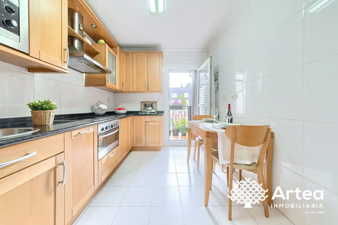 Cocina de Piso en venta en Bilbao  con Calefacción y Trastero