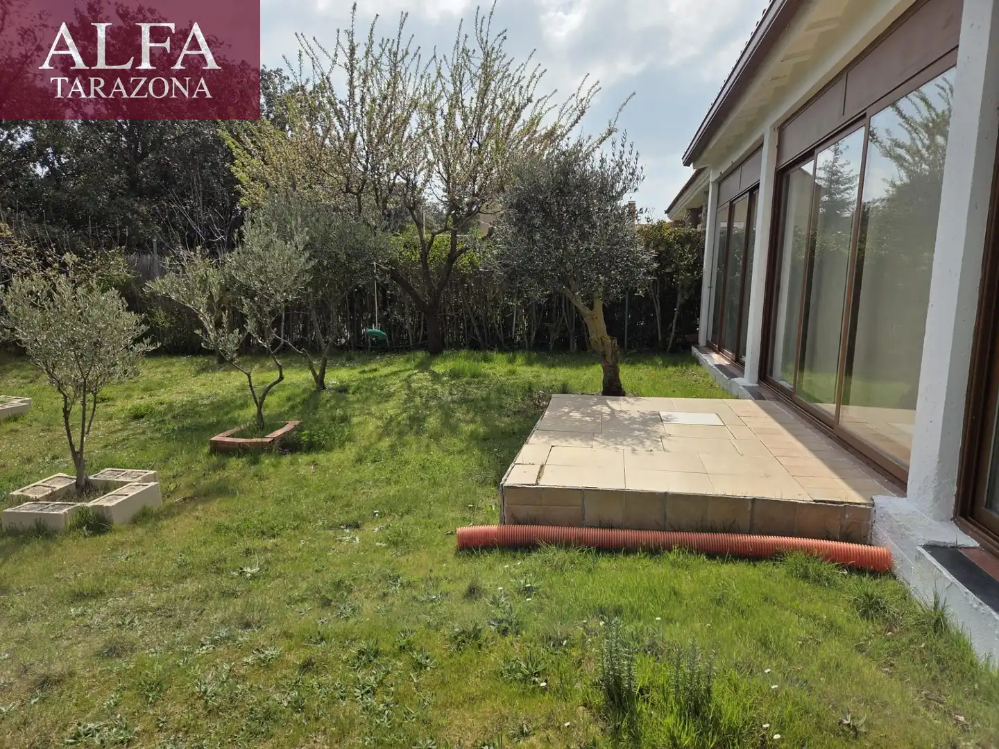 Garten von Einfamilien-Reihenhaus zum Verkauf in Añón de Moncayo mit Privatgarten, Terrasse und Gemeinschaftspool
