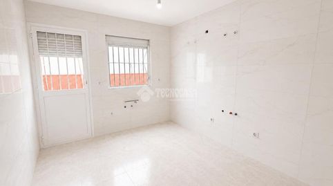 Foto 5 de Casa adosada en venta en Calle Manuel Estiarte, Guillena pueblo, Guillena