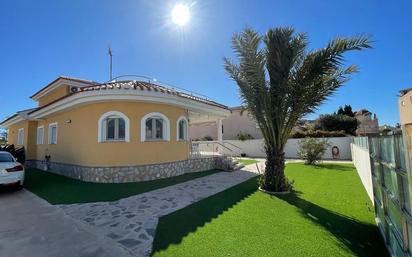 Vista exterior de Casa o xalet en venda en La Manga del Mar Menor amb Aire condicionat, Terrassa i Piscina