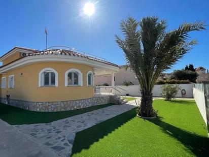 Vista exterior de Casa o xalet en venda en La Manga del Mar Menor amb Aire condicionat, Terrassa i Piscina