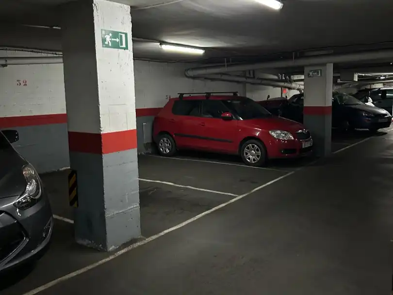 Parkplatz von Garage zur Miete in Barcelona mit Alarm